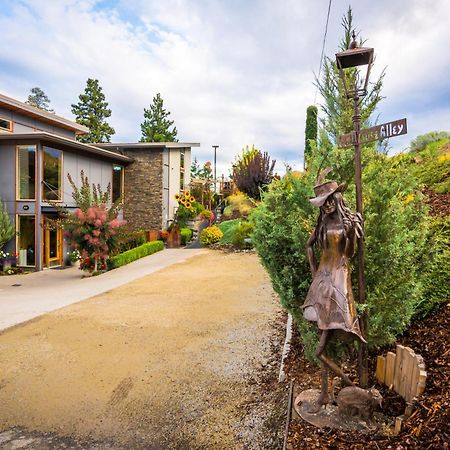 Cormier'S Studio Guest Suites Penticton Buitenkant foto