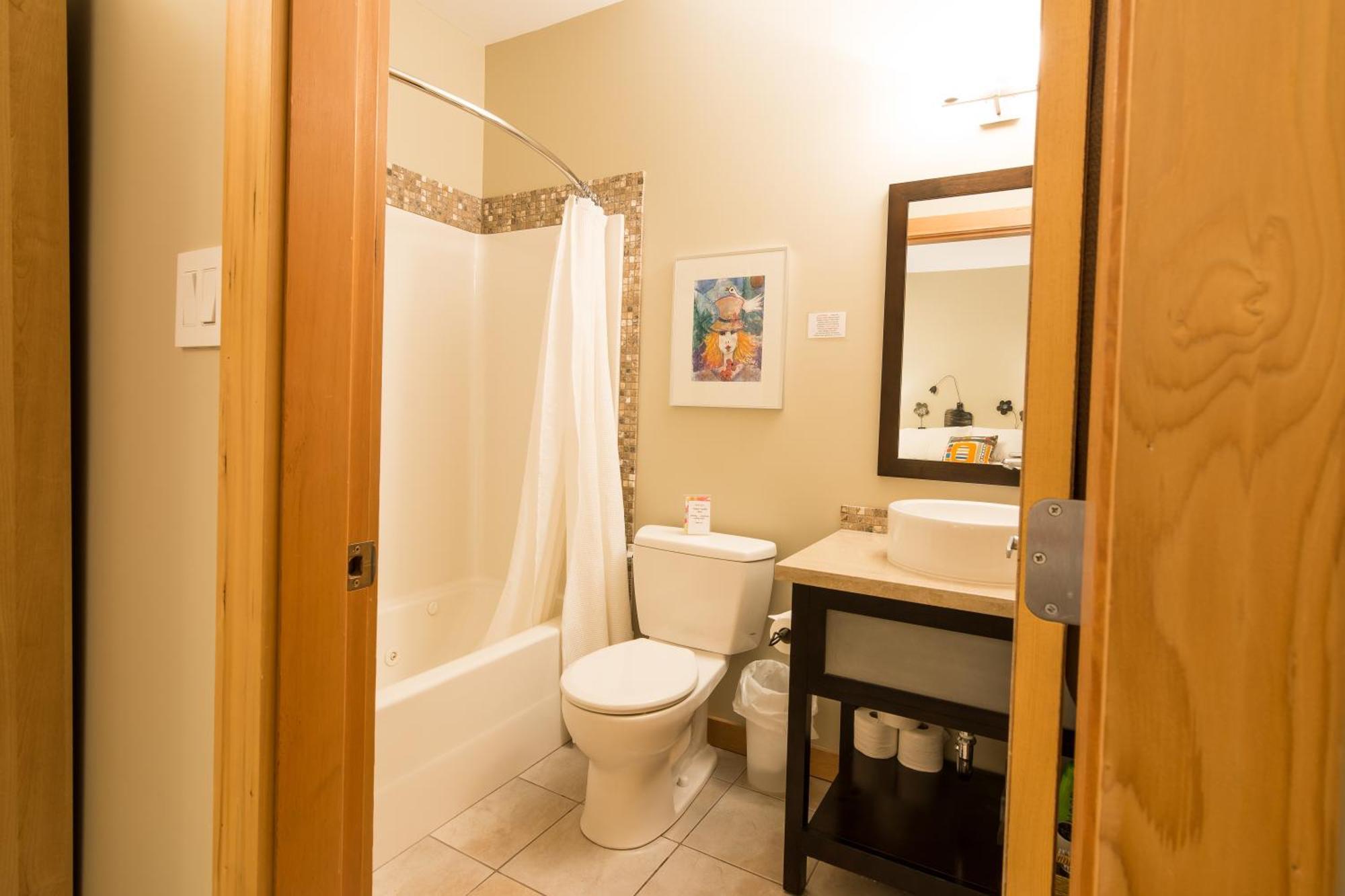Cormier'S Studio Guest Suites Penticton Buitenkant foto