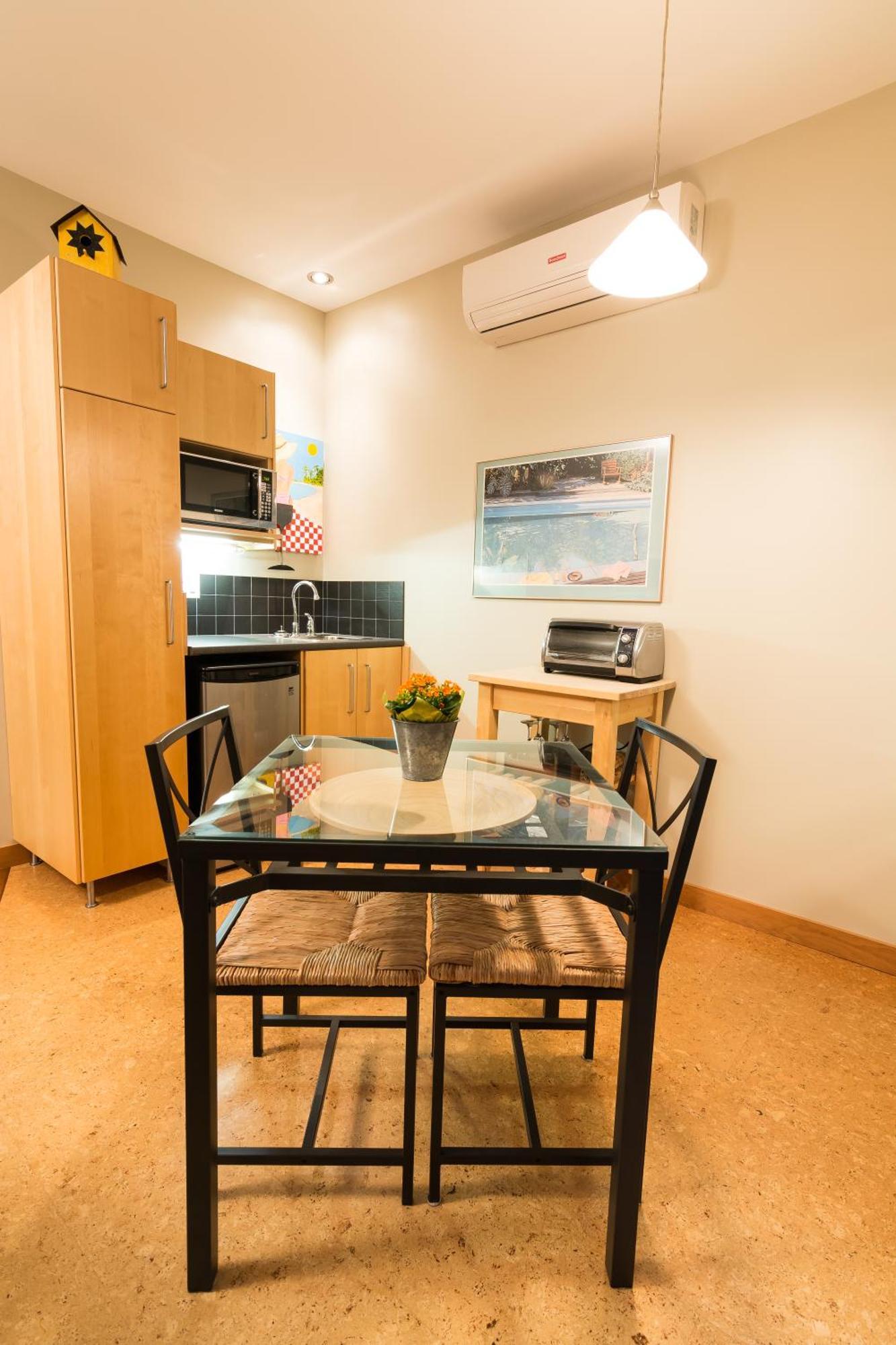 Cormier'S Studio Guest Suites Penticton Buitenkant foto