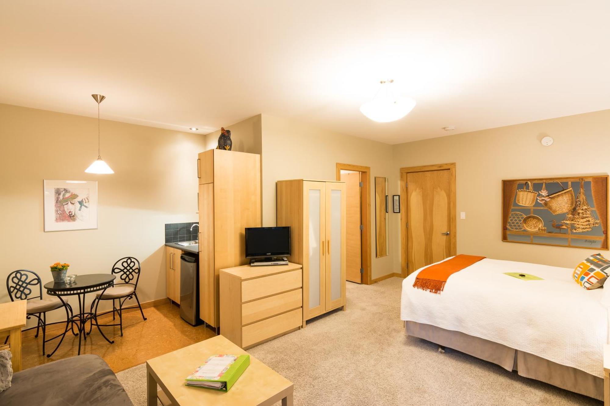 Cormier'S Studio Guest Suites Penticton Buitenkant foto