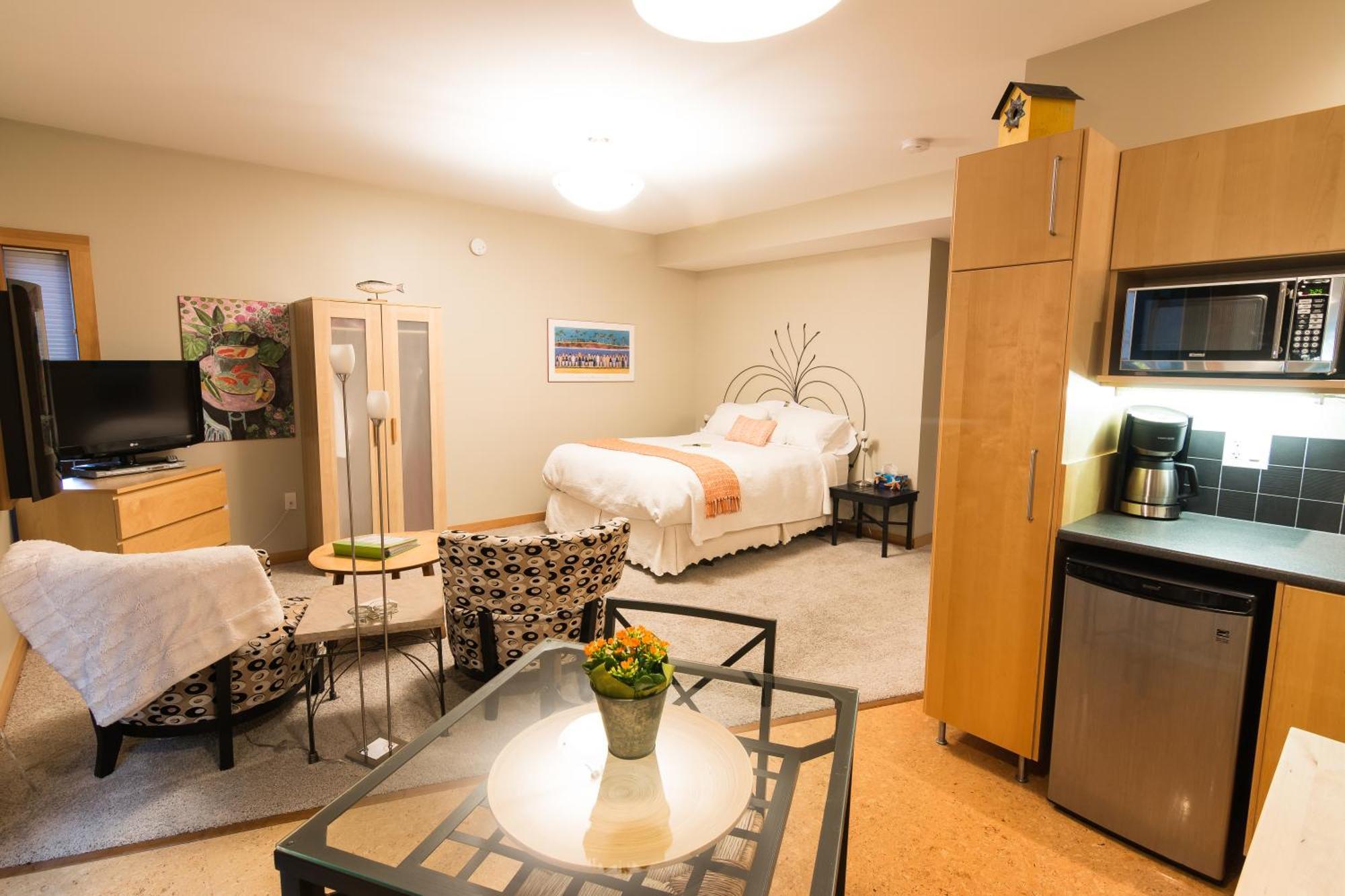 Cormier'S Studio Guest Suites Penticton Buitenkant foto