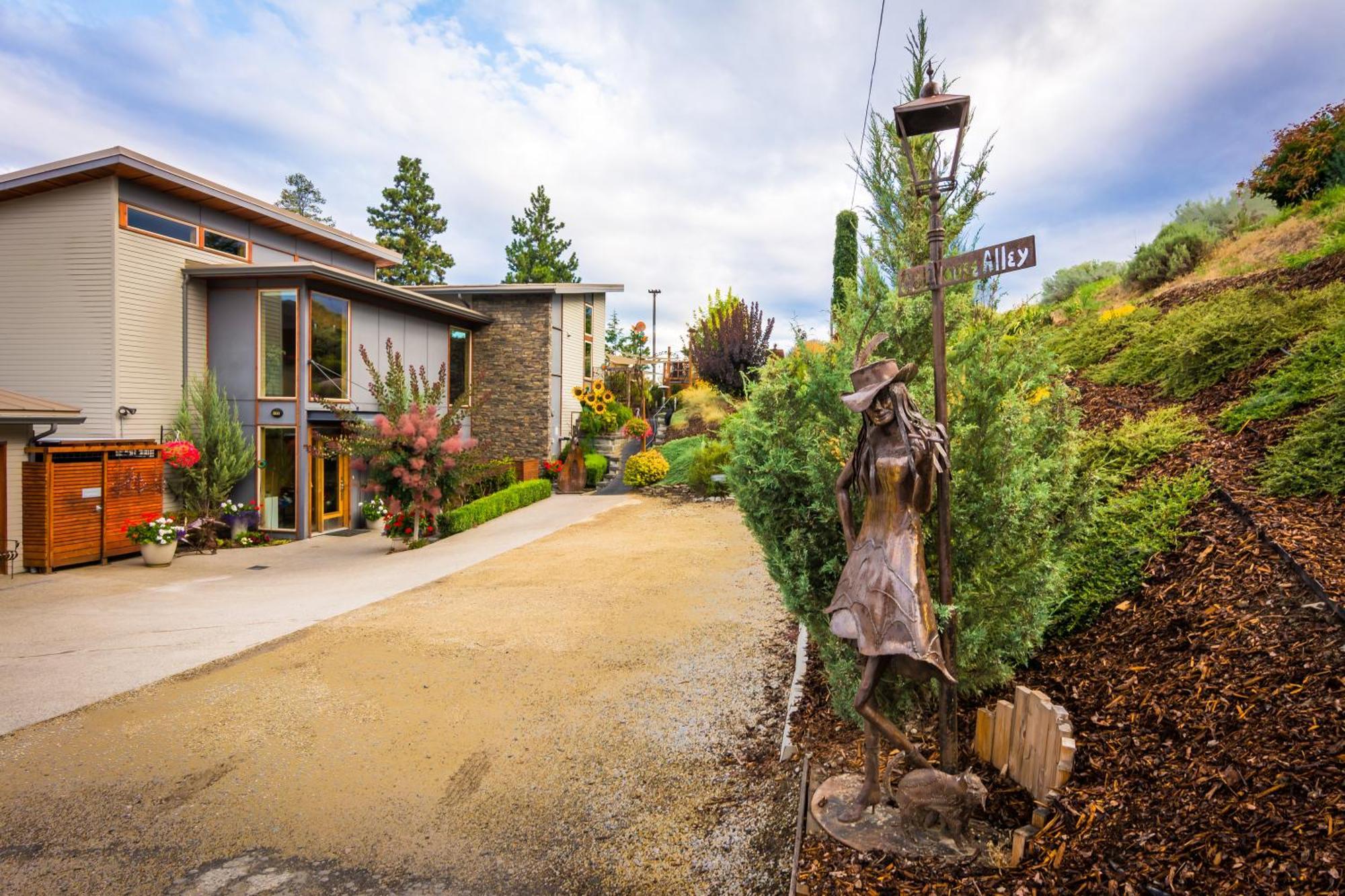 Cormier'S Studio Guest Suites Penticton Buitenkant foto