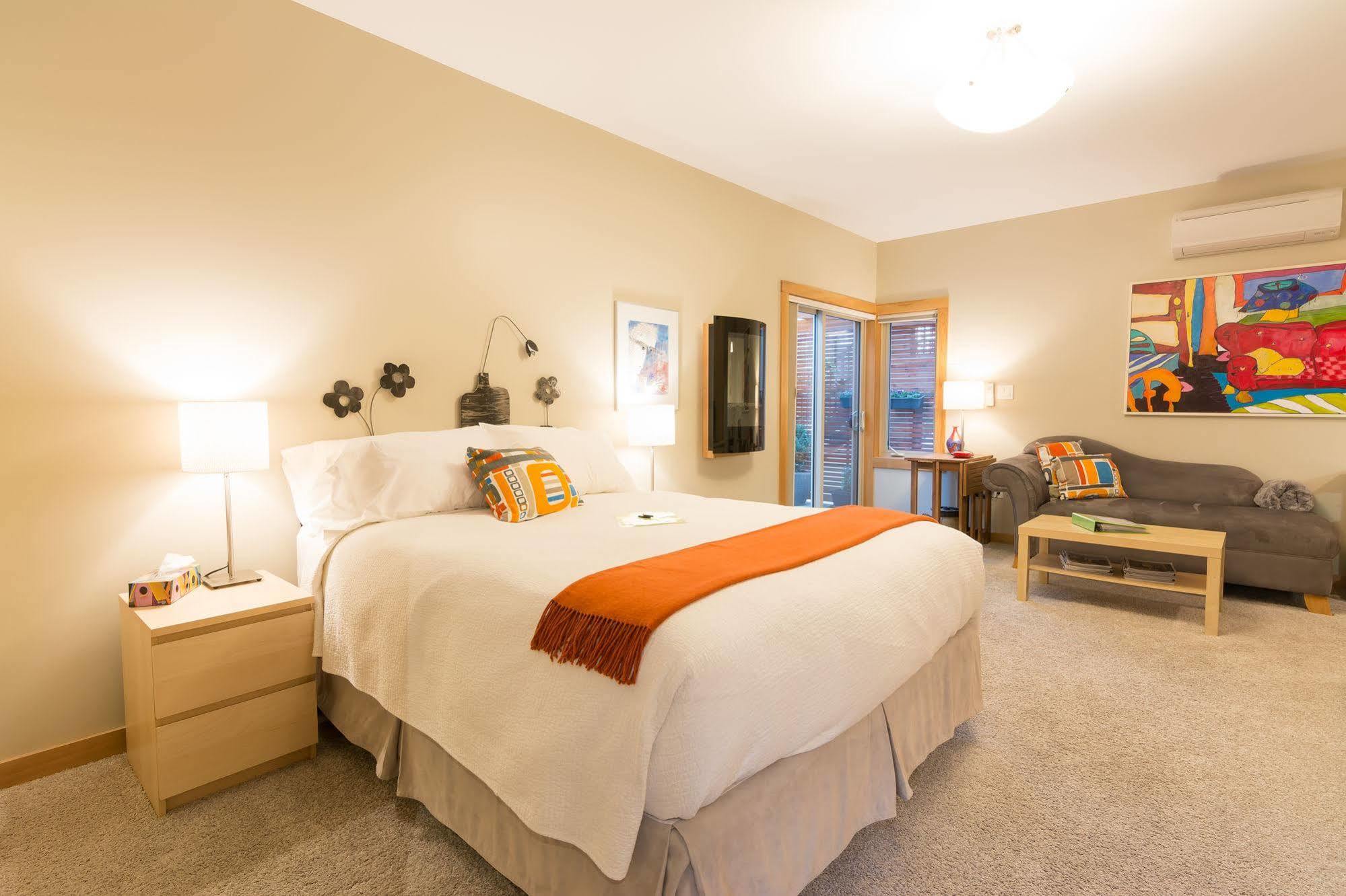 Cormier'S Studio Guest Suites Penticton Buitenkant foto