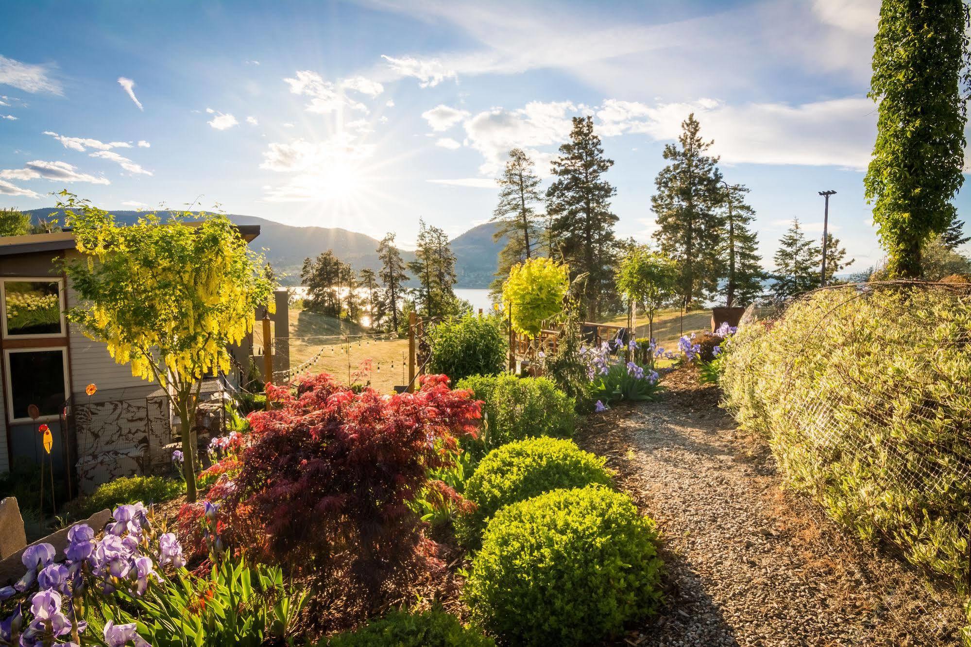 Cormier'S Studio Guest Suites Penticton Buitenkant foto